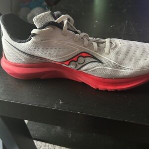 Saucony Kinvara 13 men's size 10 white/orange